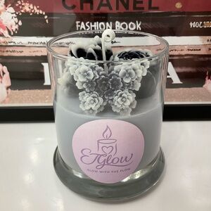 🕯️🌸🦋NIB  Floral Candle